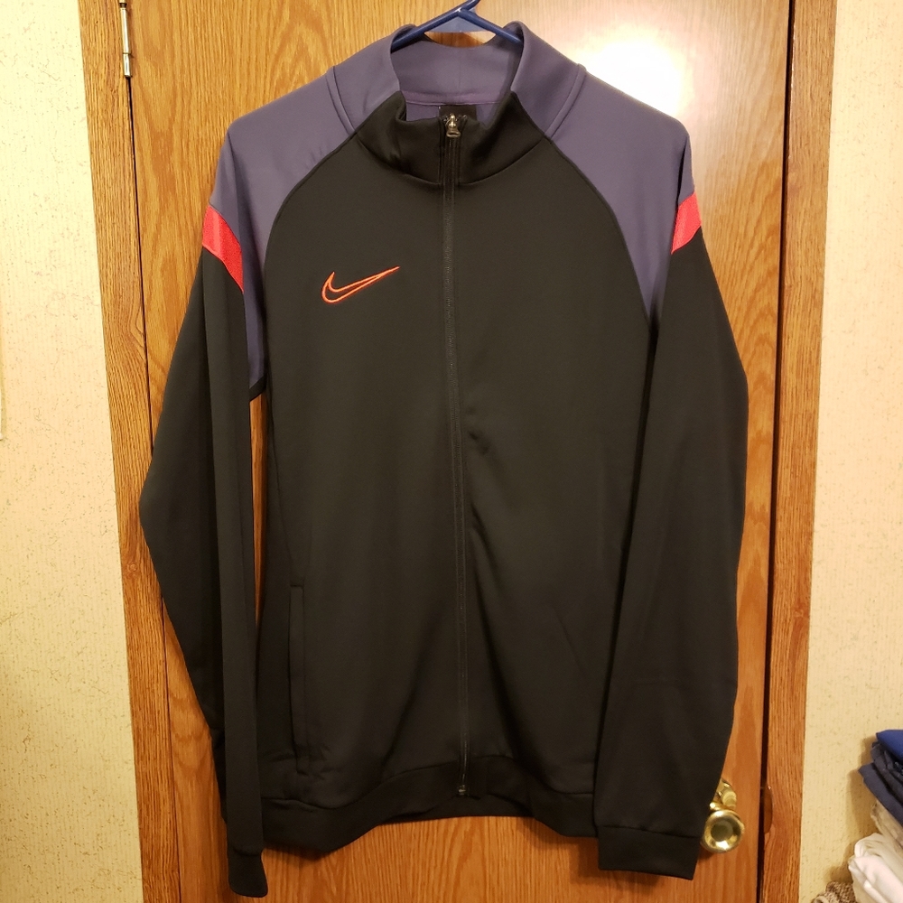 NWT Nike Light Running Jacket w/ Purple and Pink-Red ACCENT